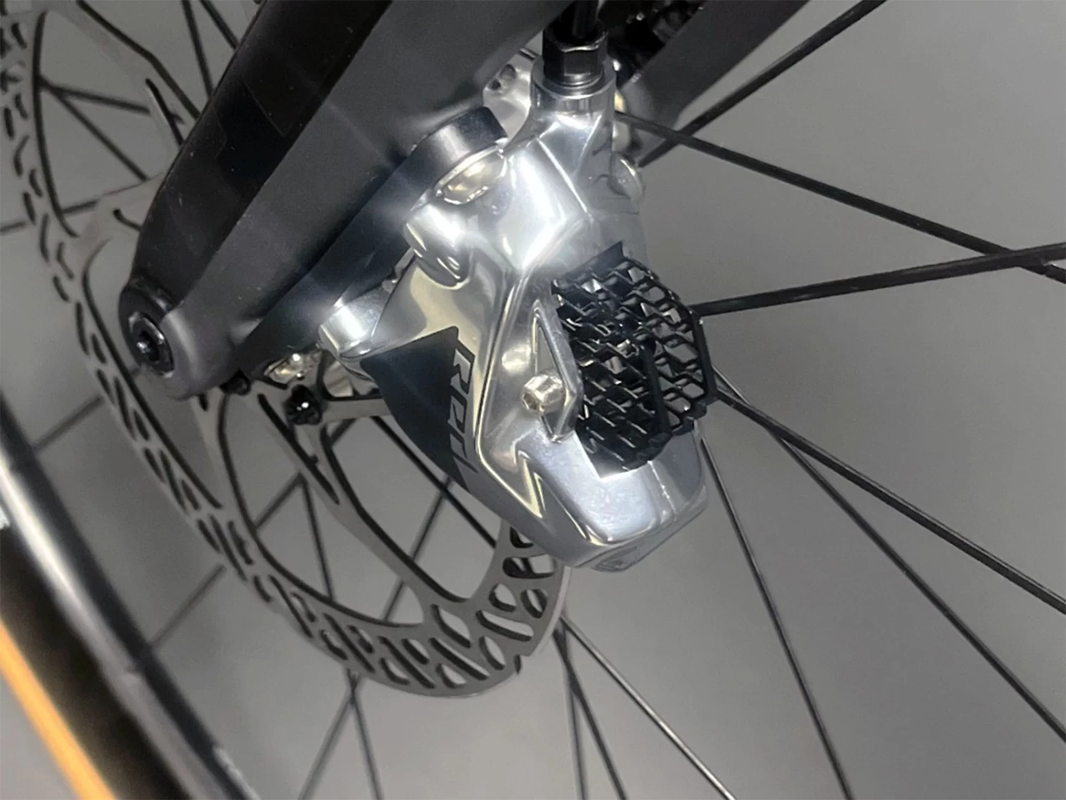 Absolute Black AbsoluteBLACK GRAPHENpads SRAM ETap AXS Plaquettes De Frein Graphène 9 Absolute Black AbsoluteBLACK GRAPHENpads SRAM ETap AXS Plaquettes De Frein Graphène – Image 7