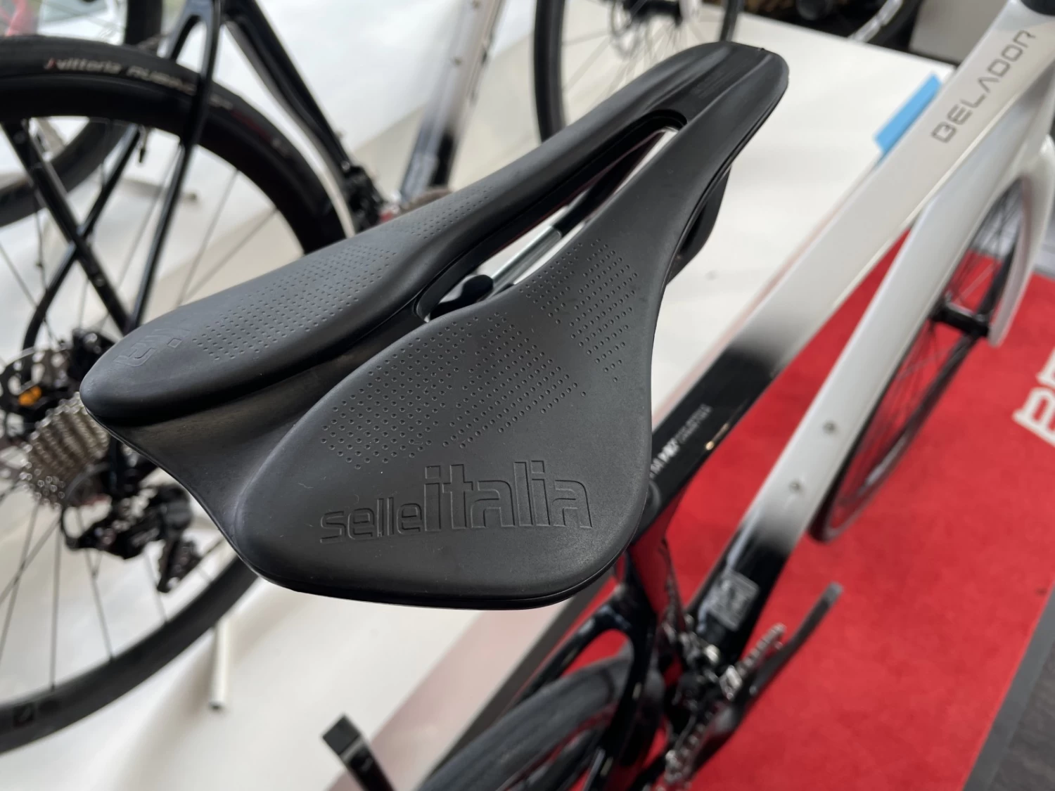 BERRIA Belador 6.1 Vélo De Route Carbone Black Ebony/White Snow 2023 7 BERRIA Belador 6.1 Vélo De Route Carbone Black Ebony/White Snow 2023 – Image 5