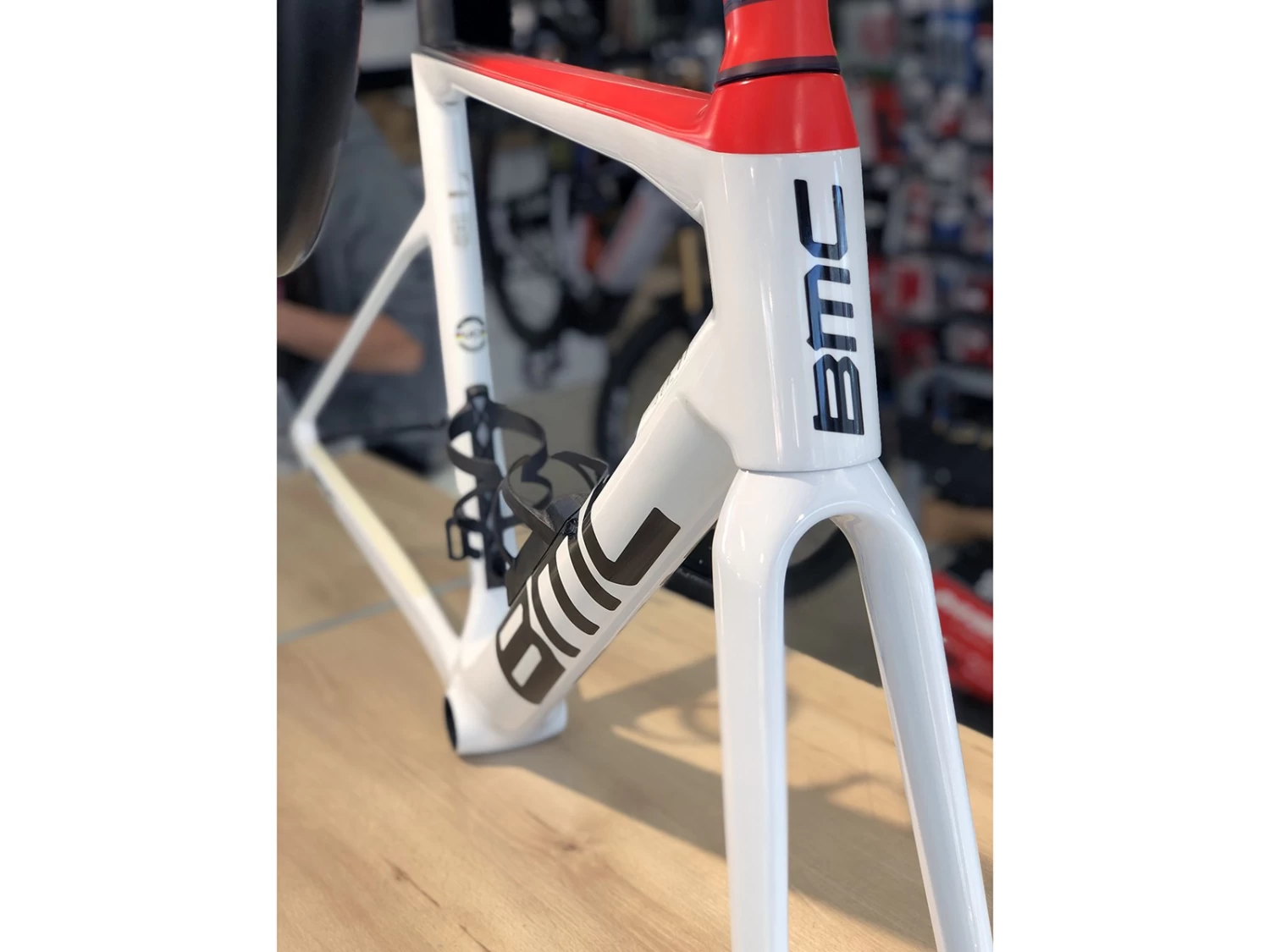 BMC Cadre Teammachine SLR01 Mod Var2 AG2R Citröen White Black Red 2023 7 BMC Cadre Teammachine SLR01 Mod Var2 AG2R Citröen White Black Red 2023 – Image 5