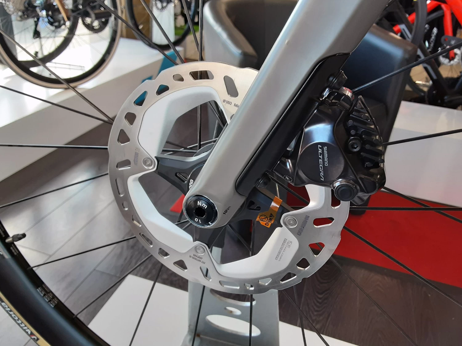 BMC Roadmachine 01 Three Ultegra Di2 Disc 12v Vélo De Course 2022 7 BMC Roadmachine 01 Three Ultegra Di2 Disc 12v Vélo De Course 2022 – Image 5