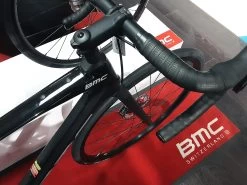 BMC Roadmachine Three Ultegra Di2 Disc 12v Vélo De Route 2022 17 BMC Roadmachine Three Ultegra Di2 Disc 12v Vélo De Route 2022 -Garmin Magasin bmc roadmachine three ultegra di2 disc 12v velo de route 2022 2