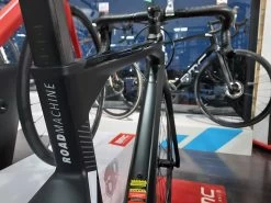 BMC Roadmachine Three Ultegra Di2 Disc 12v Vélo De Route 2022 18 BMC Roadmachine Three Ultegra Di2 Disc 12v Vélo De Route 2022 -Garmin Magasin bmc roadmachine three ultegra di2 disc 12v velo de route 2022 3