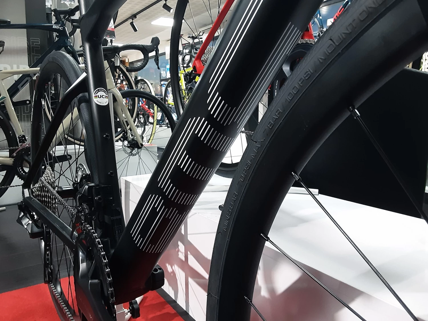 BMC Roadmachine Three Ultegra Di2 Disc 12v Vélo De Route 2022 7 BMC Roadmachine Three Ultegra Di2 Disc 12v Vélo De Route 2022 – Image 5