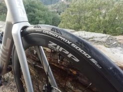 ZIPP 303 S Disc Roues Carbone 45mm Disque Pneu Tubeless 2023 13 ZIPP 303 S Disc Roues Carbone 45mm Disque Pneu Tubeless 2023 -Garmin Magasin zipp 303 s disc roues carbone 45mm disque pneu tubeless 2023 5